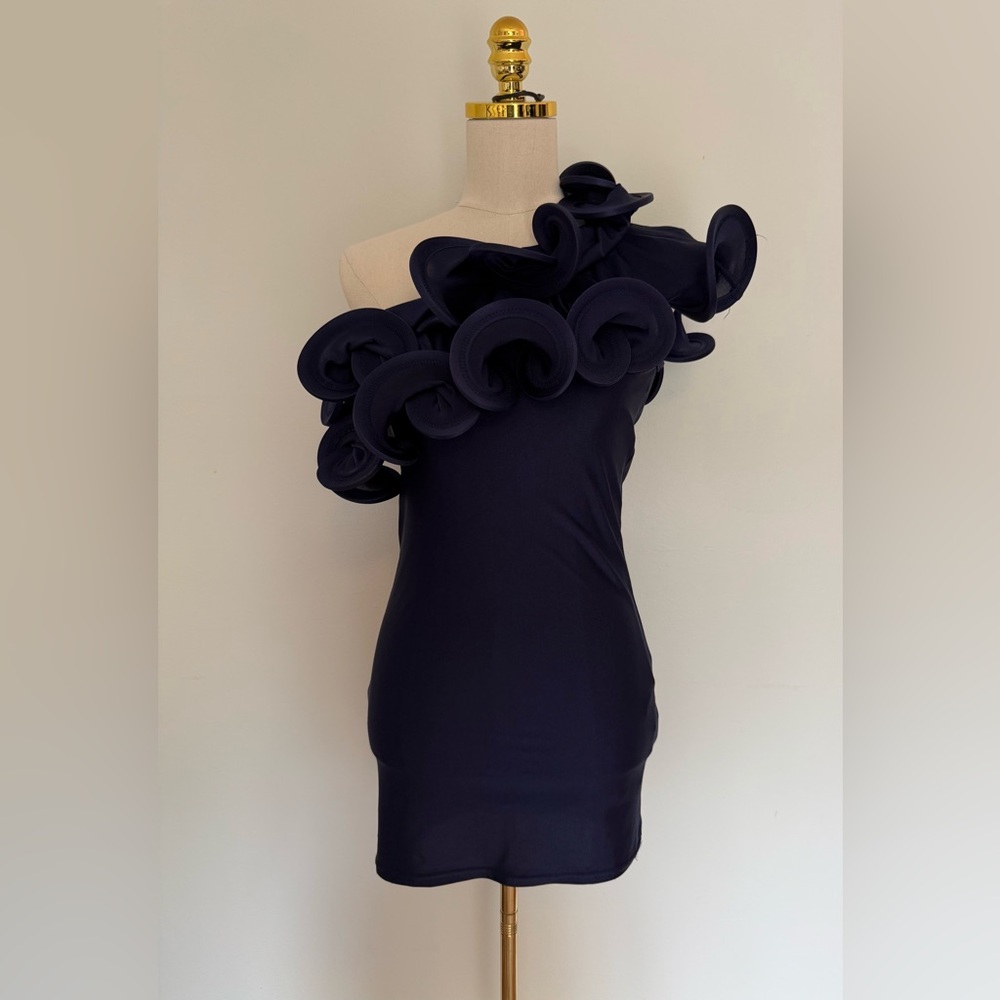 Gracia Navy One-Shoulder Bodycon Dress with Sculpted Ruffle Detail – Size S